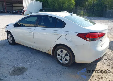 2017 Kia Forte Lx z USA, uszkodzony, nr VIN 3KPFK4A76HE043087